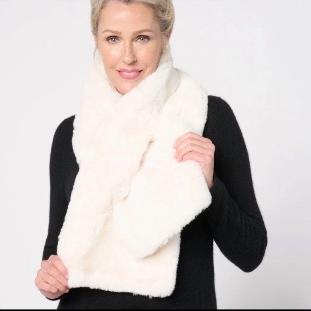 C Wonder Ivory Faux Fur Scarf Stole Wrap One Size New